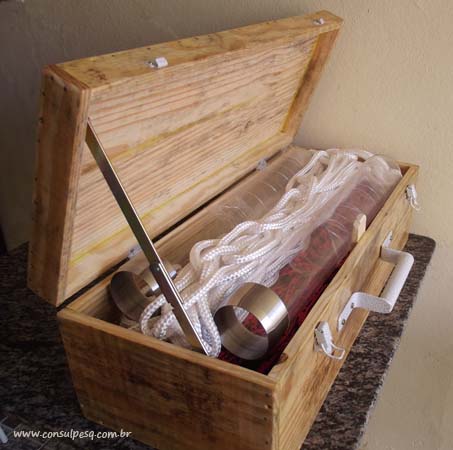caixa em madeira para amostrador do tipo Kajak